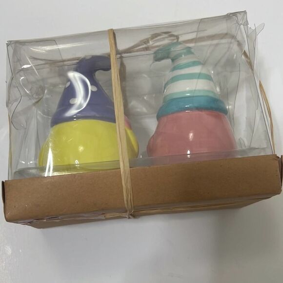 NWT TAG EASTER GNOMES SALT & PEPPER SHAKER SET 3‎ 1/2in - Picture 1 of 9